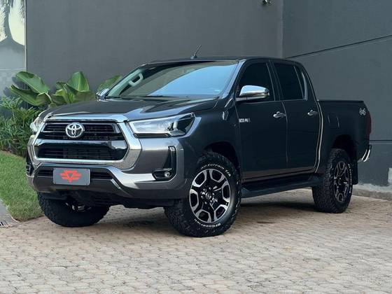 TOYOTA HILUX 2.8 D-4D TURBO DIESEL CD SRV 4X4 AUTOMÁTICO